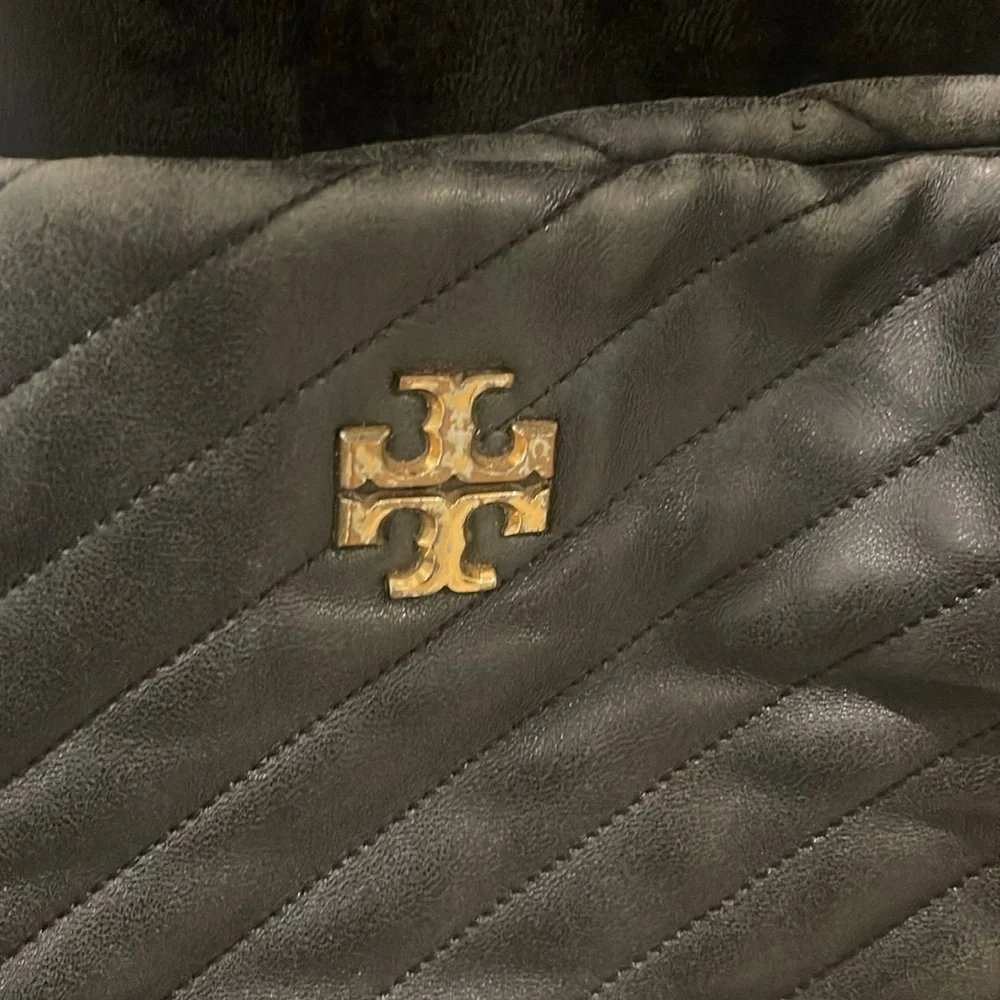 Tory Burch Kira Chevron Tote Bag in Black Quilted Lambskin - Picture 3 of 16